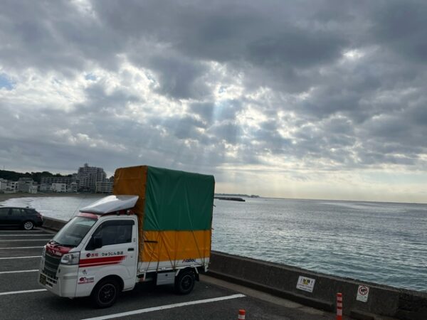 本日は航空便で発送する荷物を三浦市城ケ島まで引取に行きました。