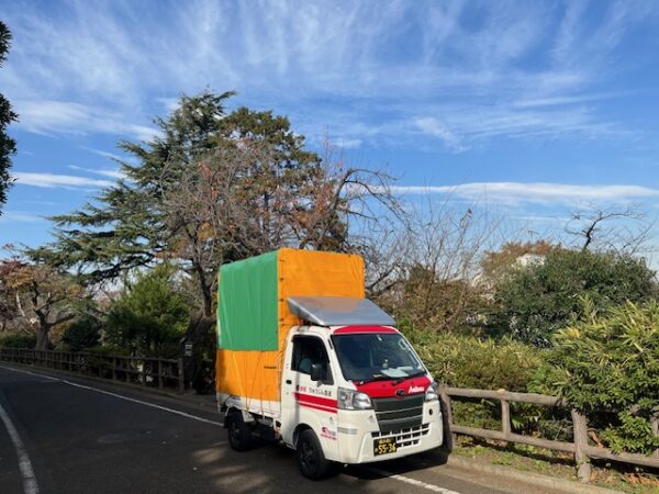 本日は横浜市金沢区の小学校から遠足のリュックを研修施設まで配送しました。